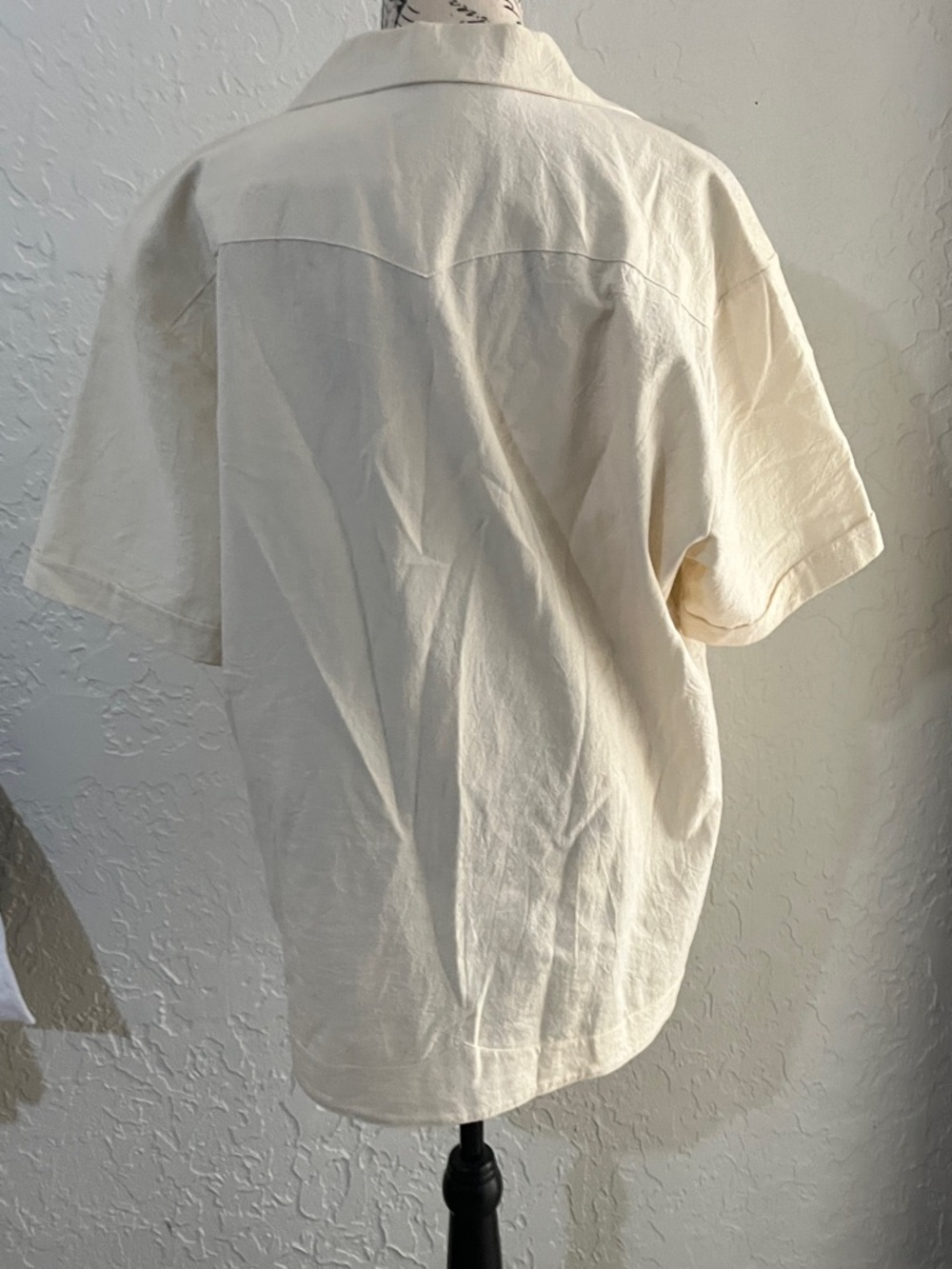Men's Guayabera Cream Short-Sleeve Button-Up Shirt. NWOT - Picture 2 of 2